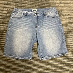 Lane Bryant Midrise stretch Bermuda  Shorts size 18